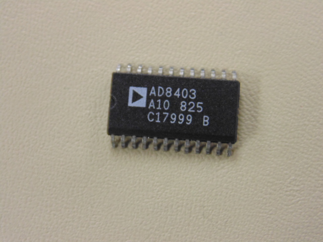 AD8403