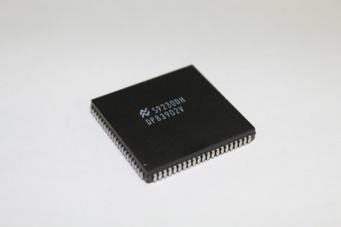 DP83902V