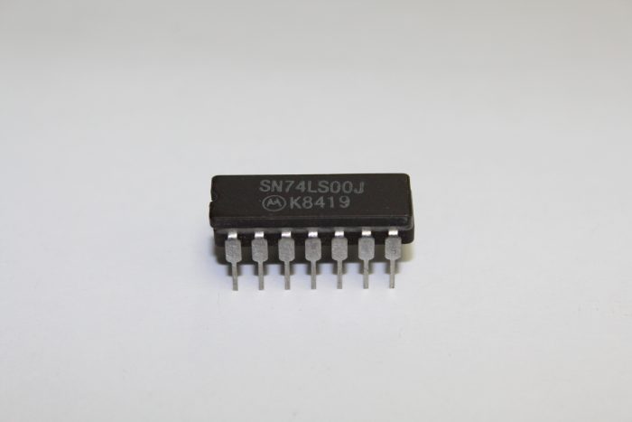 SN74LS00J